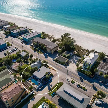 Seagrass Flats 1 Located Less Than 75 Steps To The White Sandy Beaches